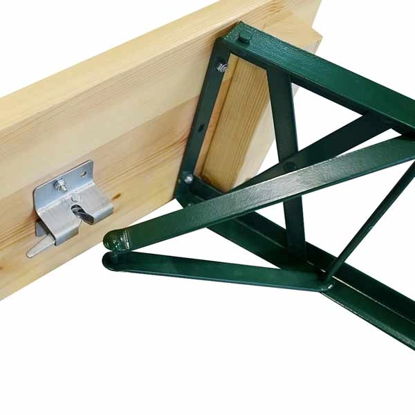 Le loquet de sécurité bloque les pieds en position d'usage