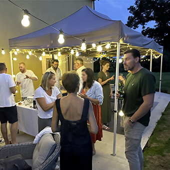 Tente pliante pour vos fêtes entre amis et en famille