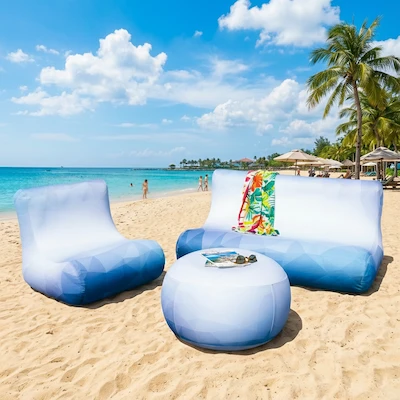 Mobilier gonflable sur une plage