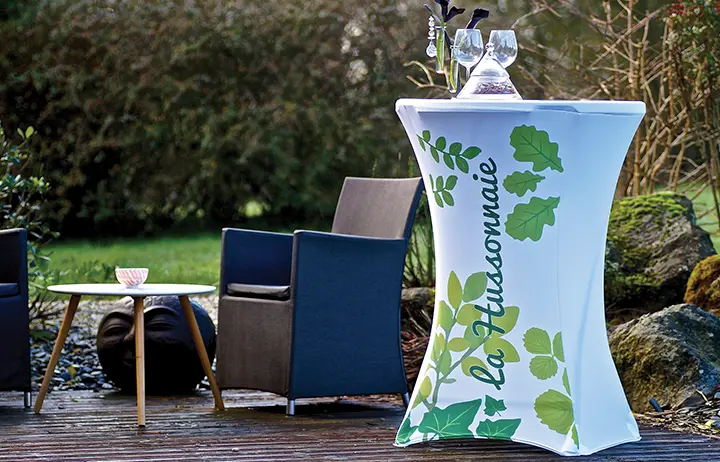 Mange-debout avec une housse personnalisable