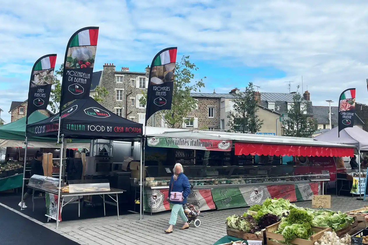 barnum imprimé et oriflamme sur un marché