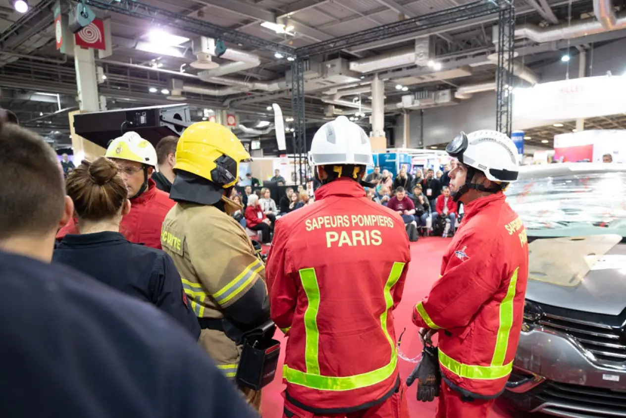 visiteur au salon secours expo à Paris