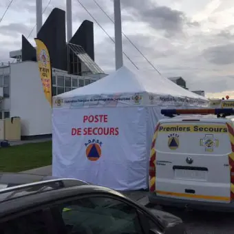 barnum pliant et voiture de secours